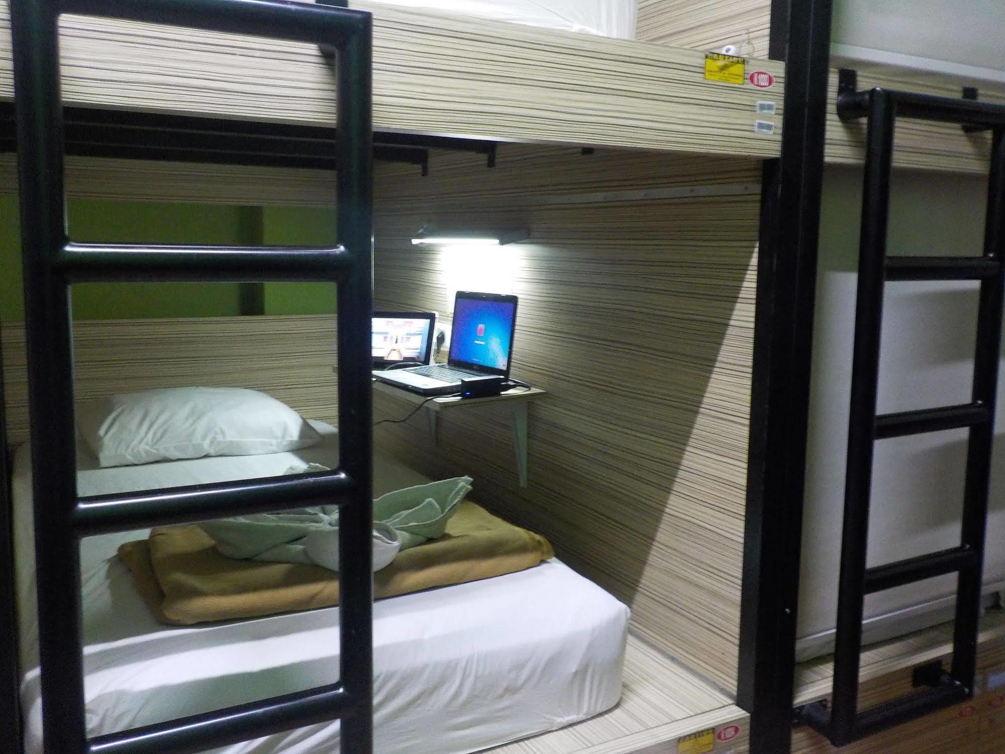 Cx Hostel Kuta Raya Exterior foto